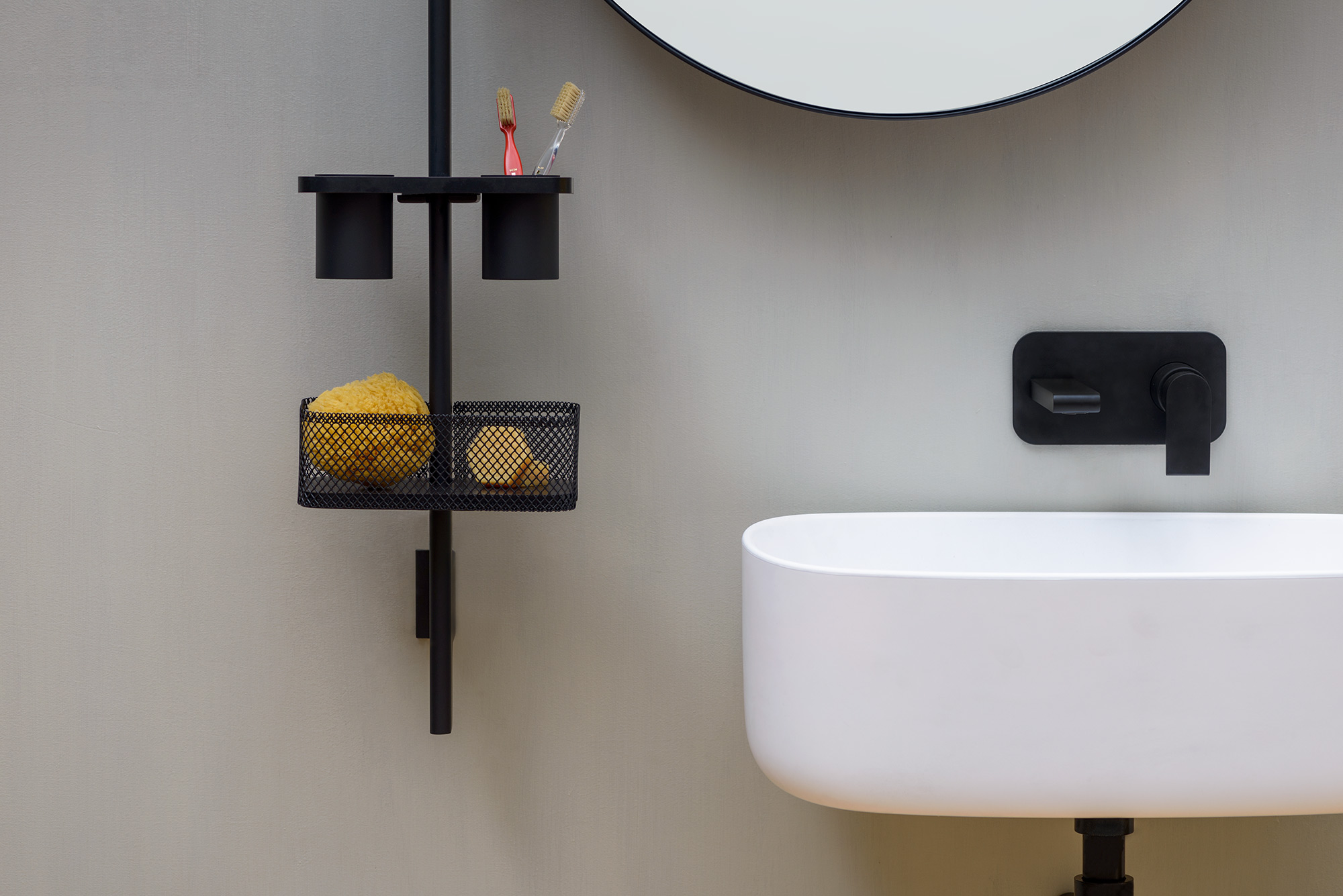 Kupaonska oprema EVER life design | PROP | Monica Graffeo | ogledalo | Modena Keram Ital