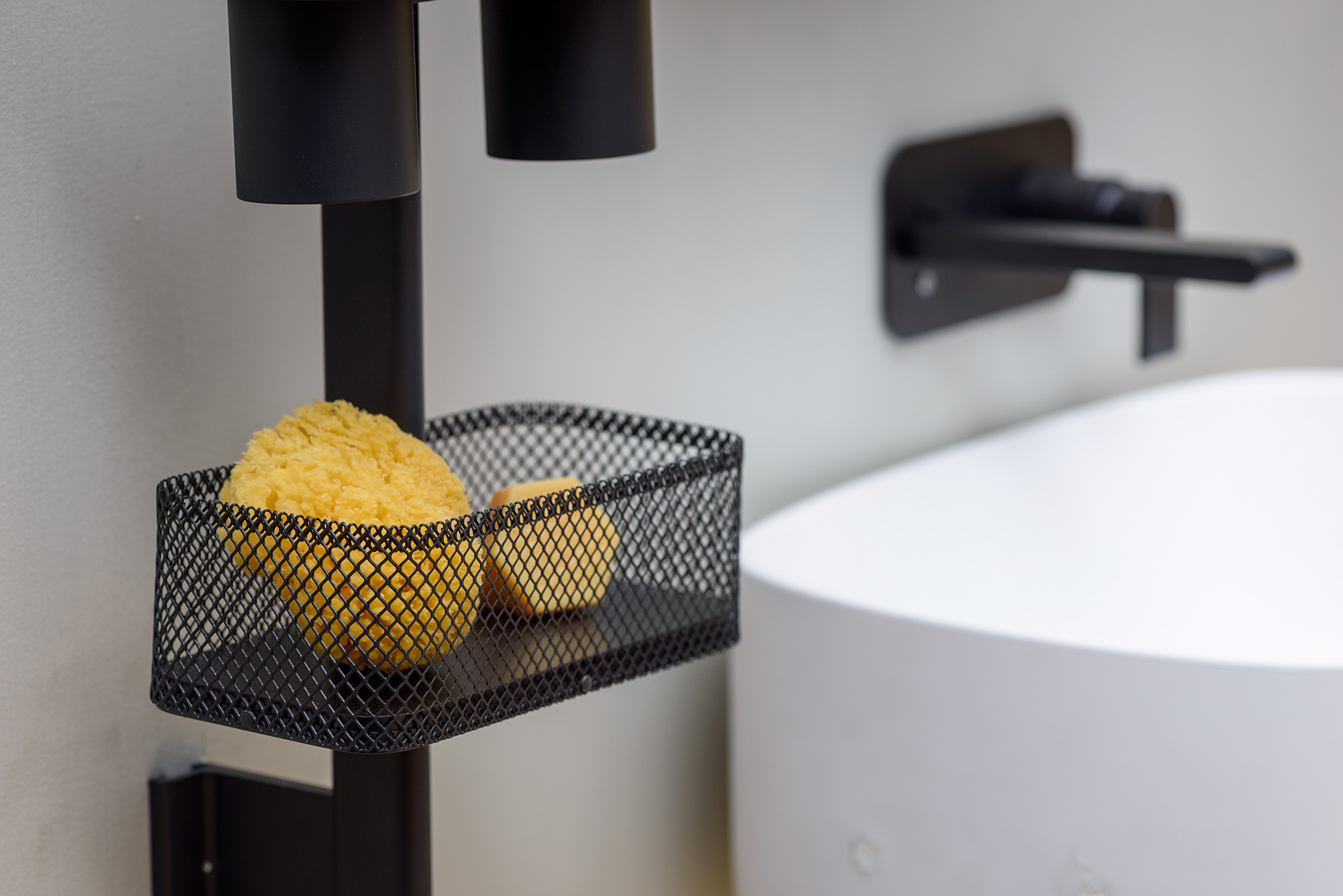 Kupaonska oprema EVER life design | PROP | Monica Graffeo | ogledalo | Modena Keram Ital